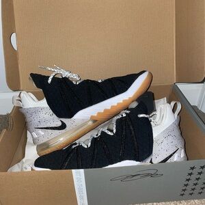 Nike LeBron 18